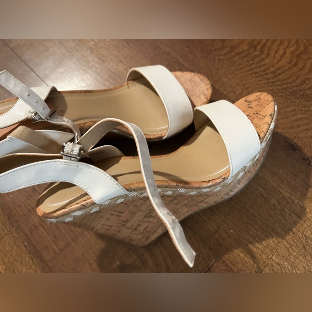 Metoo Wedge Sandals size 8.5 color white and tan